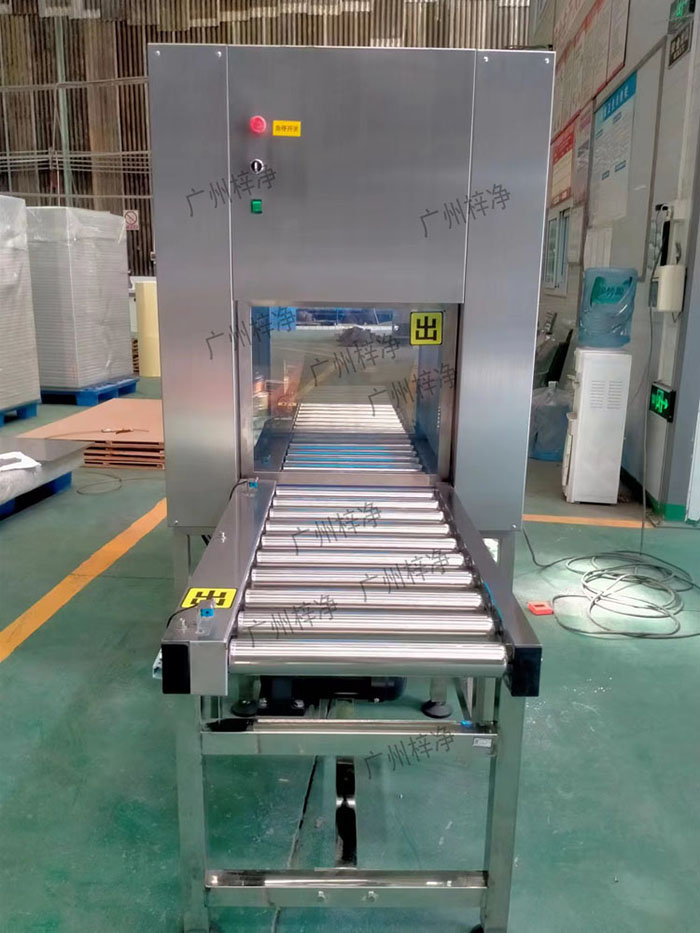 輸送線風淋傳遞窗與輸送線貨淋室是潔凈室中用于物品傳遞和空氣凈化的關(guān)鍵設(shè)備。