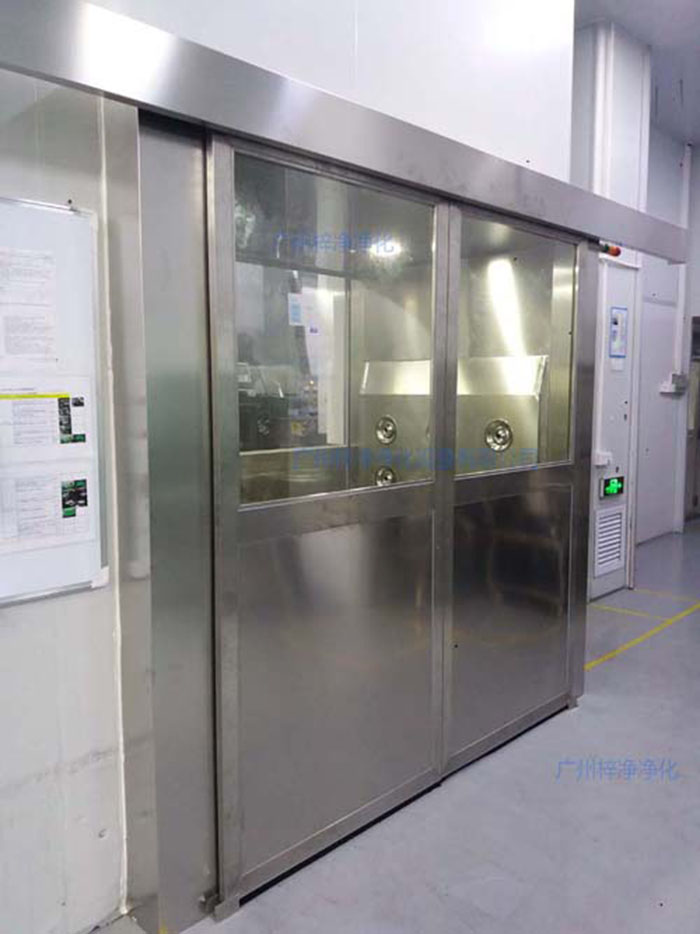 全自動(dòng)感應(yīng)風(fēng)淋室在無(wú)塵車間的生產(chǎn)環(huán)境中 全自動(dòng)感應(yīng)風(fēng)淋室在無(wú)塵車間的生產(chǎn)環(huán)境中
