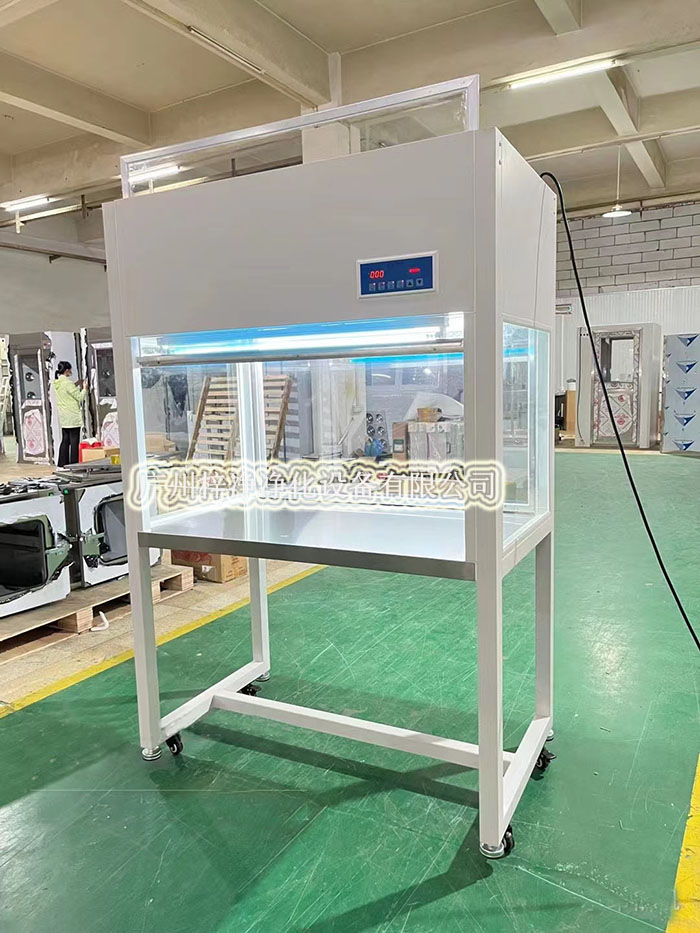 超凈工作臺通過高效過濾器提供單向或垂直單向氣流，形成局部潔凈區(qū)。