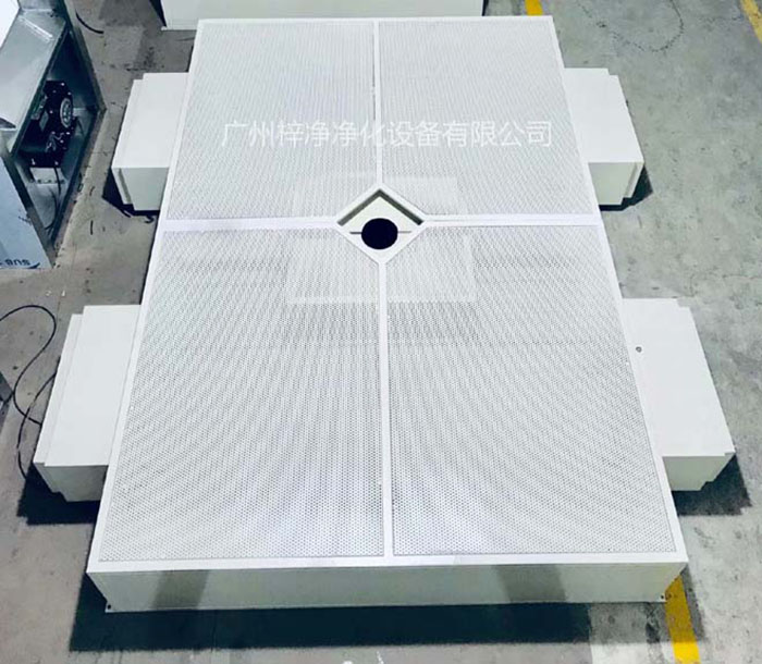 層流送風(fēng)天花通過(guò)高效過(guò)濾器過(guò)濾后的空氣以均勻流速向下送風(fēng)