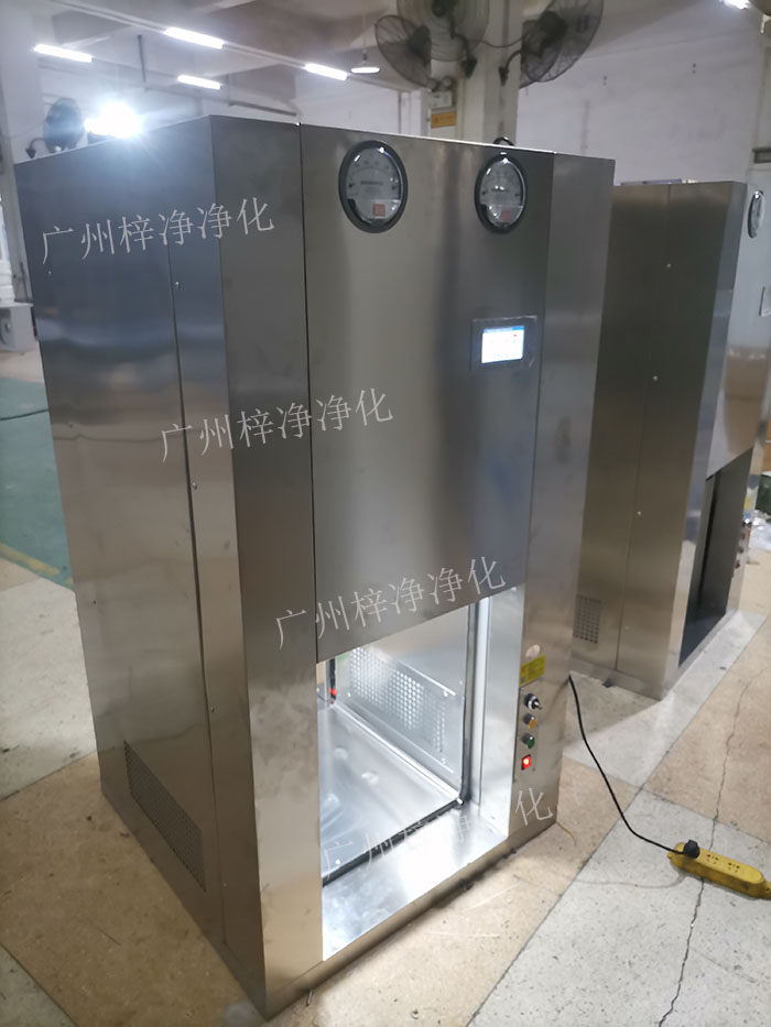 當(dāng)傳遞窗與機(jī)器人連接時，機(jī)器人可以自動從傳遞窗中取出或放入物料，實(shí)現(xiàn)物料的自動傳遞。