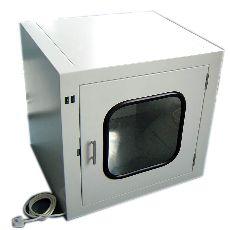 電子聯(lián)鎖傳遞窗是潔凈室內(nèi)外或潔凈室之間傳遞物品時(shí)起到隔斷氣流貫穿作用的孔口傳遞裝置?？煞乐闺S物品傳遞傳播污染，并有利于潔凈室對外維持正壓